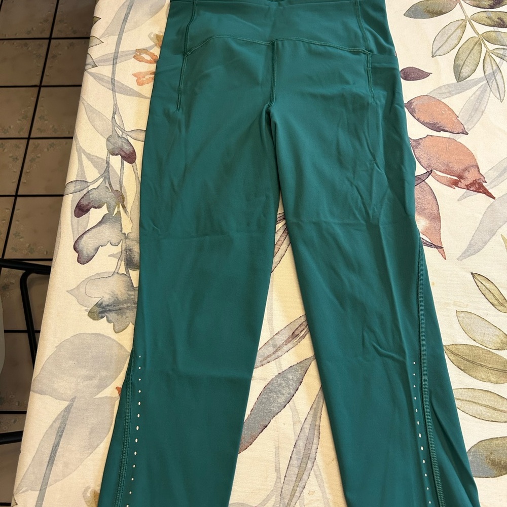 Lululemon fast and free leggings Size 6 21” length